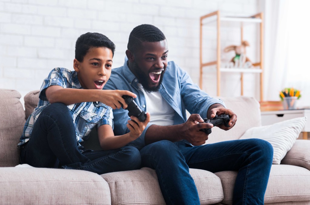 Parent's Guide to Massively Multiplayer Online Games for Family Fun -  Screen Time